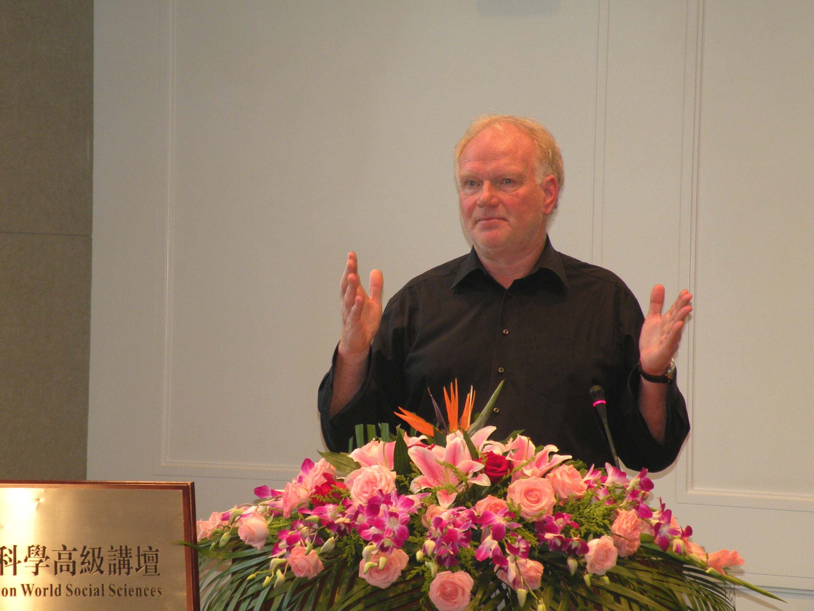 世界社会科学高级讲坛：Ulrich Beck教授主讲"风险社会的世界主义环节"