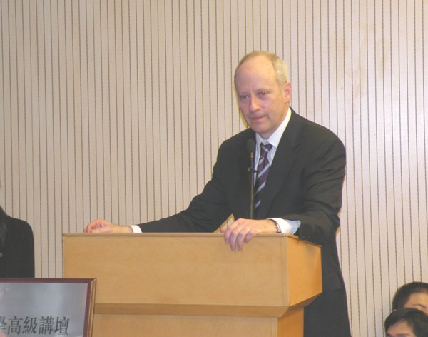 世界社会科学高级讲坛：桑德尔教授主讲“什么是正义”