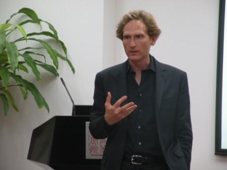 世界社会科学高级讲坛:David Rodin教授主讲“士兵的道德不平等:为什么战争法上的不对称性是部分正确的?”