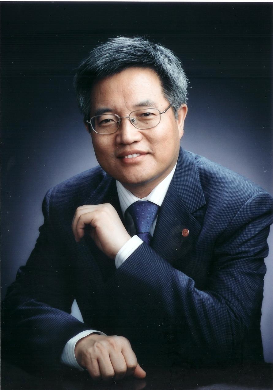 张维迎